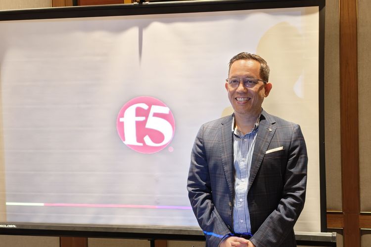 Country Manager F5 Networks Indonesia, Surung Sinamo dalam acara F5 Media Roundtable di restoran Seribu Rasa, Plaza Indonesia, Jakarta Pusat, Selasa (9/12/2025). 