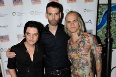 Lirik dan Chord Lagu Hang on to Your IQ - Placebo