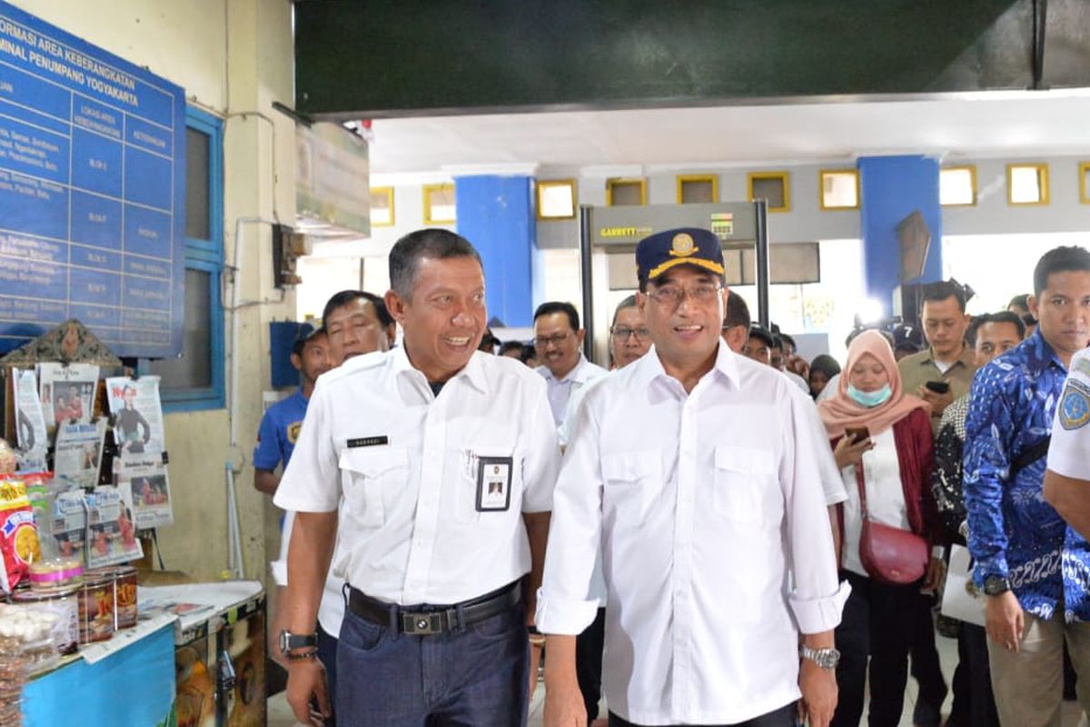 Menhub Budi Karya Sumadi di Terminal Bus Giwangan, Yogyakarta