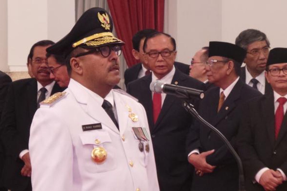 Rano Karno saat dilantik menjadi Gubernur Banten di Istana Negara, Jakarta, Rabu (12/8/2015).