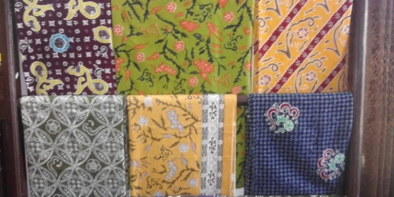 batik besurek yang dibuat dari tangan