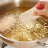 5 Trik Masak Hemat Minyak Goreng, Bikin Uang Belanja Lebih Awet