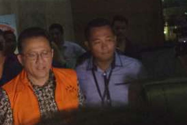 Ketua DPD RI Irman Gusman ditahan KPk usai ditetapkan sebagai tersangka dugaan suap di gedung KPK, Jakarta, Sabtu (17/9/2016).