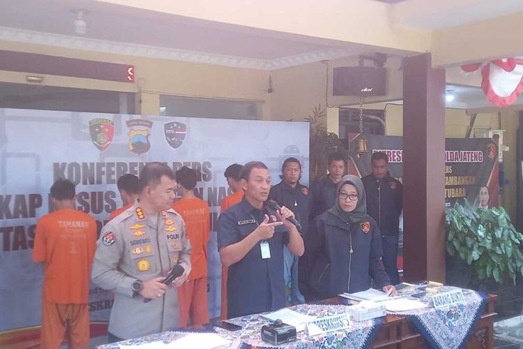 Gelar perkara dua pelaku peretas ponsel Kapolda Jateng Irjen Pol Ahmad Luthfi di Kantor Ditreskrimsus Polda Jateng 