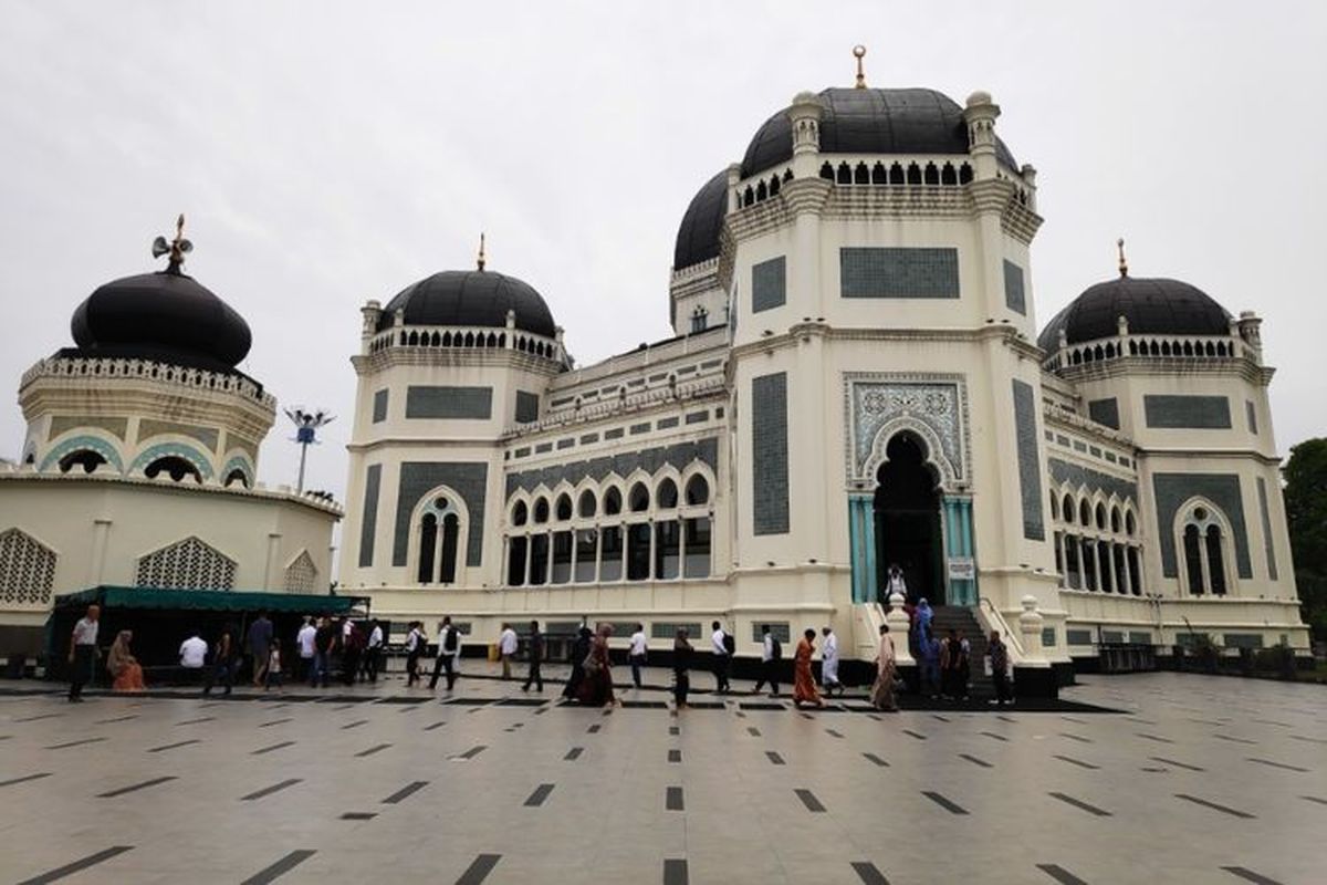 Masjid Raya Al-Mashun menjadi salah satu destinasi wisata religi di Kota Medan