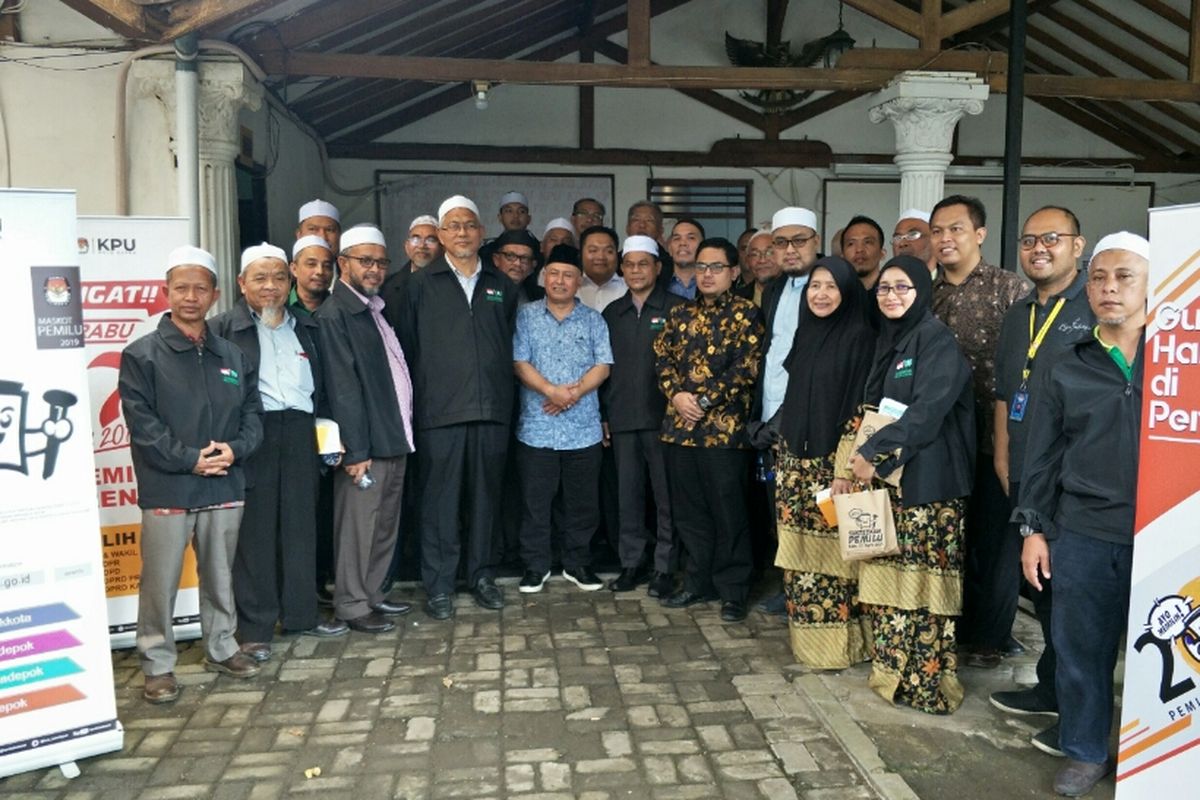 Delegasi Kerajaan Negeri Kelantan Malaysia berkunjungan ke Kantor KPU Depok di Jalan Kartini, Kecamatan Pancoran Mas, Selasa (19/3/2019). 