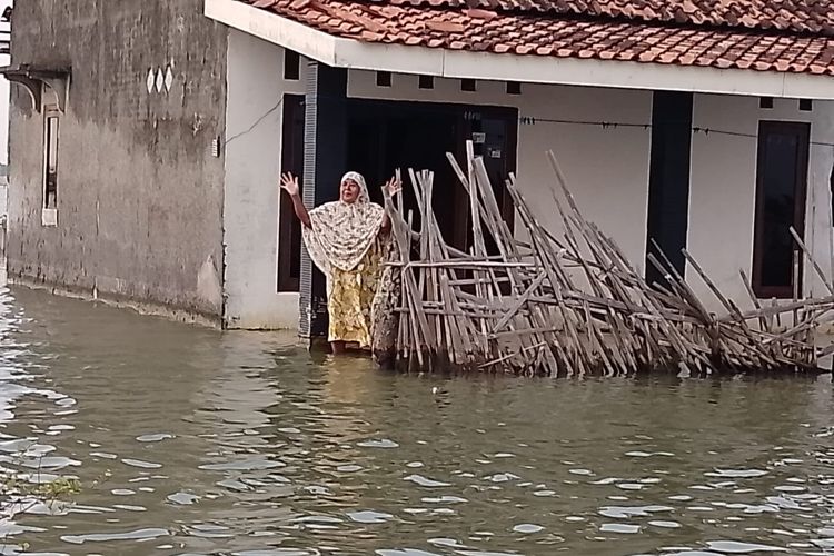 Kisah Haru Siti dan Putranya di Kendal, Bertahun-tahun Bertahan di Tengah Kepungan Rob