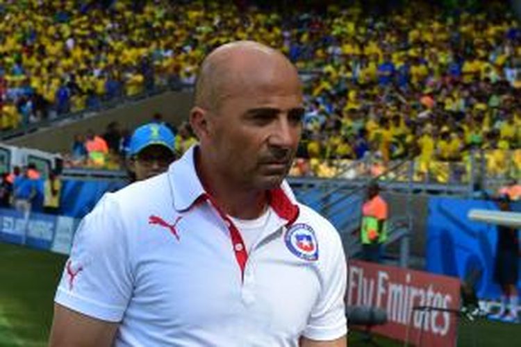 Pelatih tim nasional Cile, Jorge Sampaoli, pada pertandingan 16 besar Piala Dunia, antara timnya dan Brasil, di Estadio Mineirao, Belo Horizonte, Sabtu (28/6/2014).