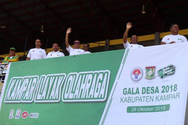 Gala Desa, Program di bawah payung Ayo Oahraga itu, secara resmi dibuka oleh Wakil Bupati (Wabup) Kampar Catur Sugeng Susanto,SH, yang juga dihadiri oleh Deputi Pembudayaan Olahraga Dr. Raden Isnanta, M.Pd.