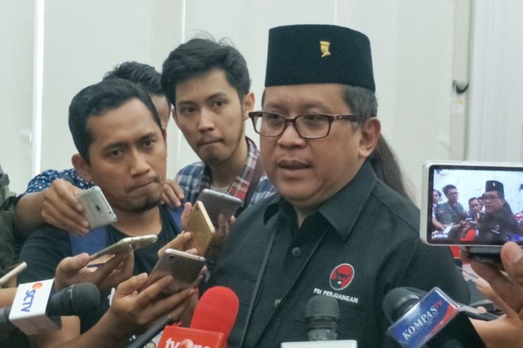 Sekjen Partai Demokrasi Indonesia Perjuangan (PDI-P) Hasto Kristiyanto saat ditemui di kantor DPP PDIP, Menteng, Jakarta Pusat, Rabu (18/4/2018). 