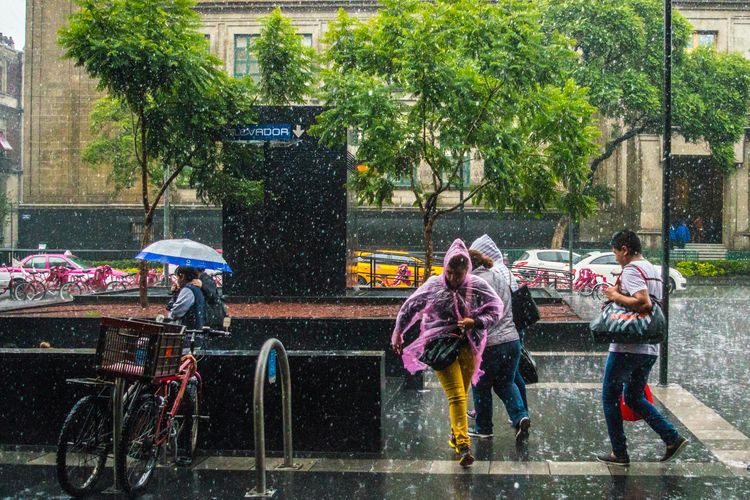 Ilustrasi hujan. BMKG mengimbau masyarakat di Kalimantan Barat dan beberapa wilayah lain untuk mewaspadai potensi cuaca ekstrem meskipun kini masih memasuki musim kemarau.