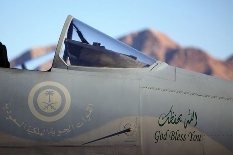 God Bless You di jet tempur F-15 Angkatan Udara Kerajaan Arab Saudi.