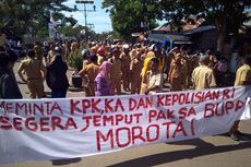 Ratusan PNS Unjuk Rasa Desak Bupati Morotai Mundur dari Jabatan