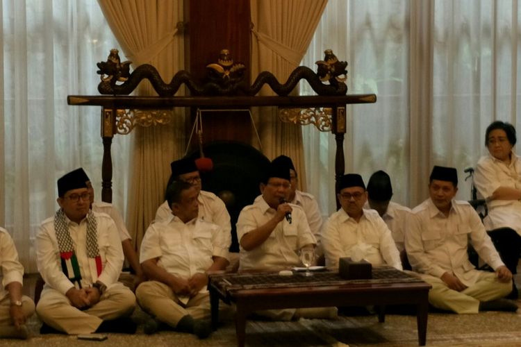 Ketua Umum Partai Gerindra Prabowo Subianto mengumumkan secara resmi partainya mengajukan Sudirman Said sebagai calon gubernur Jawa Tengah di kediamannya, Rabu (13/12/2017).