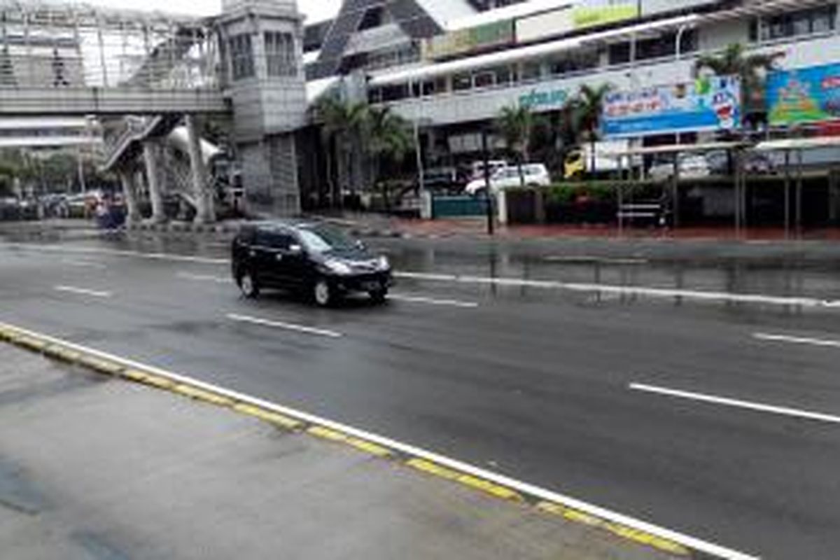 Situasi lalu lintas di Jalan M.H Thamrin pada Selasa (9/2/2015).