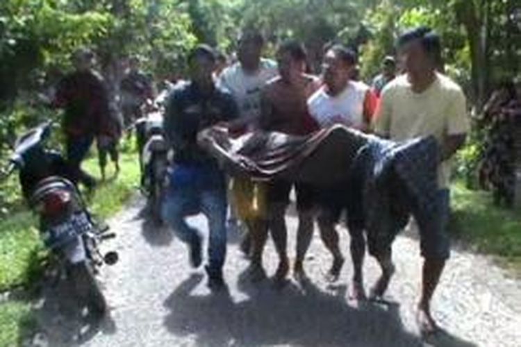 Rasyid warga dusun Kuajang kecamatan Binuang ditemukan membusuk di dalam kali tak jauh dari rumahnya.