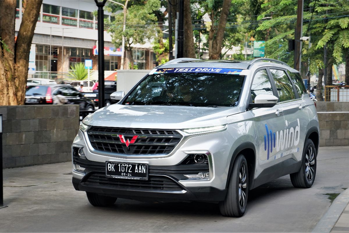 Wuling Almaz dilengkapi dengan fitur Wuling Indonesian Command (WIND). 