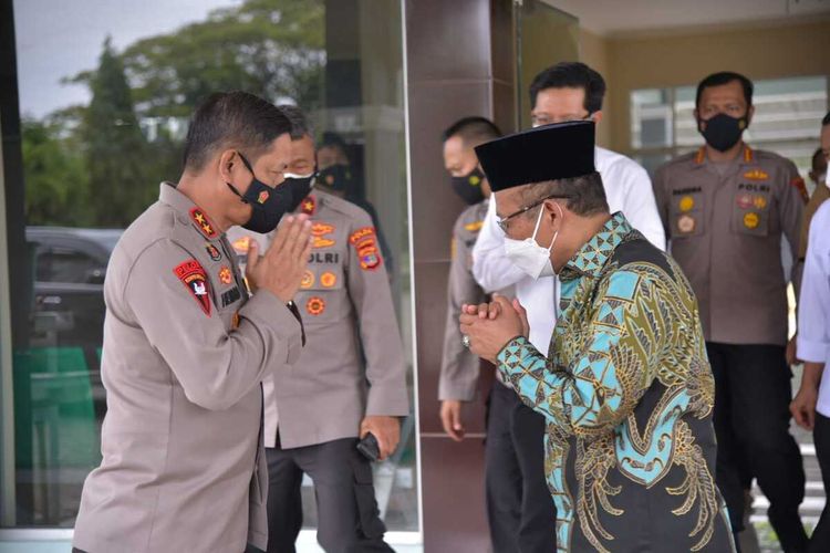 Kapolda Lampung Irjen Hendro Sugiatno dan Rektor UIN Lampung Prof Moh Mukri.