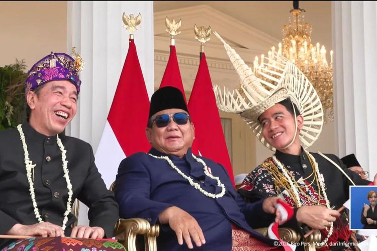 Momen Prabowo Diapit Jokowi dan Gibran Ngobrol Akrab di Sela Acara HUT ke-81 RI di Istana