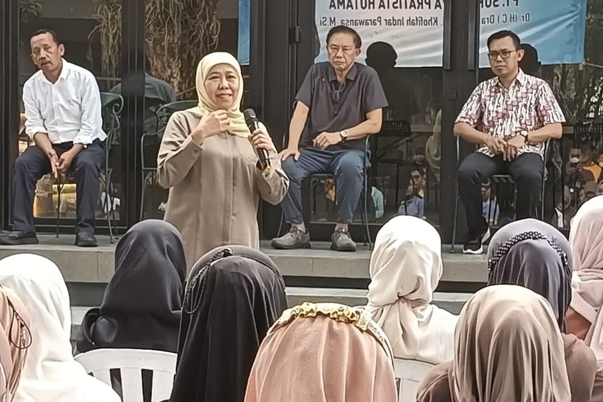 Cagub Jatim, Khofifah Indar Parawansah, saat kampanye di pabrik Sidoarjo, Kamis (17/10/2024).