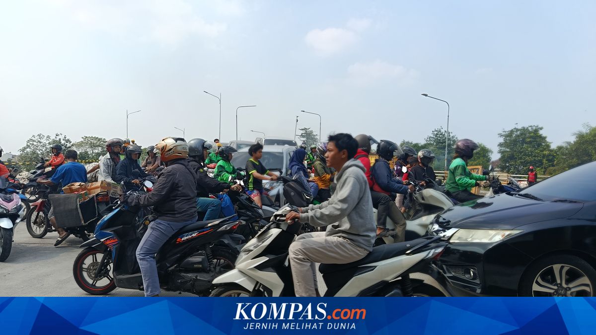 Jalan Raya Pekayon Bekasi Macet karena Perbaikan Jalan, Ini Rekayasa Lalu Lintasnya