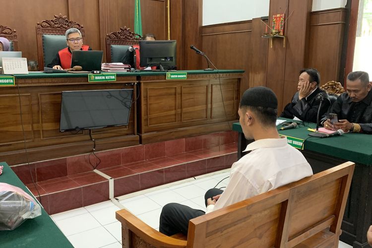 Ayah yang Perkosa Anak Tiri di Surabaya Divonis 18 Tahun Penjara 
