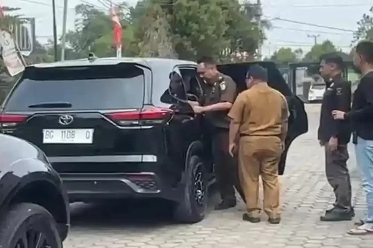 Sejumlah Pejabat Disdikbud Lubuklinggau Dibawa ke Kejari, Dugaan Pungli Dana BOS Disorot