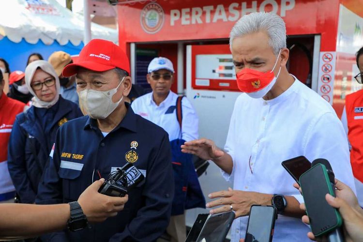 Gubernur Jawa Tengah Ganjar Pranowo meninjau rest area fungsional yang berada di KM 444b tepatnya di ruas tol antara Bawen dan Salatiga, Rabu (19/4/2023).