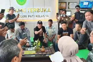 PN Pati Memanas! Botok Siram Jubir Pengadilan, Lontarkan Tuduhan Suap Rp 1 Miliar