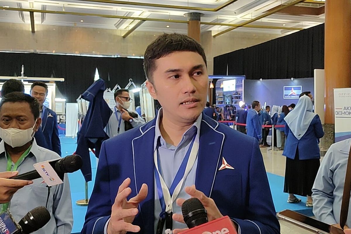 Koordinator Juru Bicara Partai Demokrat Herzaky Mahendra Putra ditemui sebelum Rapimnas Partai Demokrat di Jakarta Convention Center (JCC), Kamis (15/9/2022). 