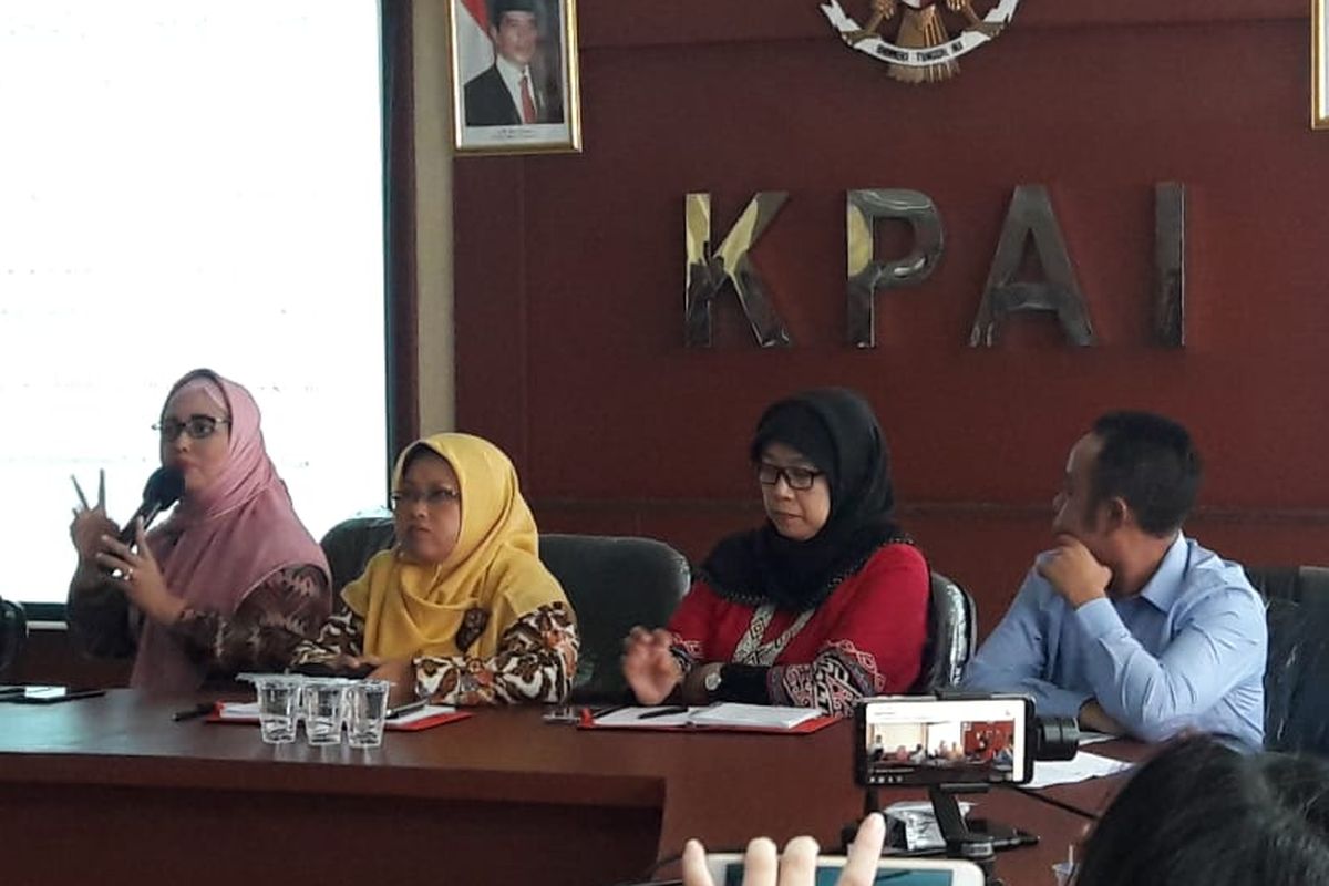 Komisioner Komisi Perlindungan Anak Indonesia (KPAI) menggelar jumpa pers di kantornya terkait insiden anak komedian Nunung yang dibuli di Menteng, Jakarta Pusat, Selasa (23/7/2019).