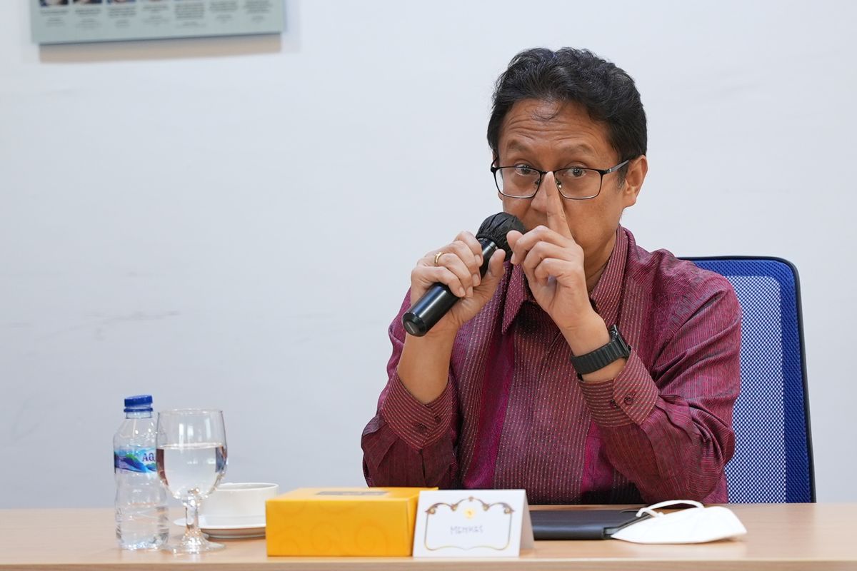 Menteri Kesehatan Budi Gunadi Sadikin memberikan keterangan saat berkunjung ke kantor redaksi Harian ι, di Jakarta, Jumat (4/11/2022).