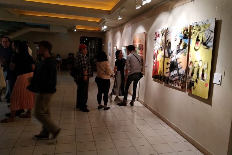 Sebanyak 48 dosen Fakultas Seni Rupa IKJ (Institut Kesenian Jakarta) menggelar pameran di Galeri Cipta II dan III, Taman Ismail Marzuki Jakarta, 22-28 Juni 2019 mengangkat tema Art Within and Beyond Bureaucracy.