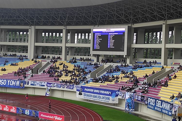 Suasana laga PSIS Semarang vs Persita Tangerang dalam lanjutan Piala Presiden 2022 Grup A yang di Stadion Manahan, Solo, pada Senin (13/6/2022) sore WIB.