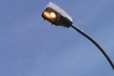 Pencuri Lampu Penerangan Jalan Ditangkap Polisi Saat Menjalankan Aksinya