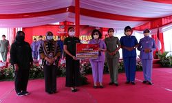 Kemensos Salurkan 3.490 Bansos untuk Istri Anggota TNI yang Ditinggal Bertugas