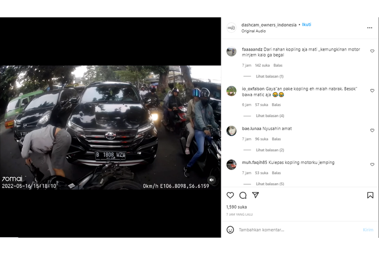 Video tayang di media sosial memperlihatkan pengendara sepeda motor yang terjatuh ketika ingin selap-selip di keramaian jalan raya.