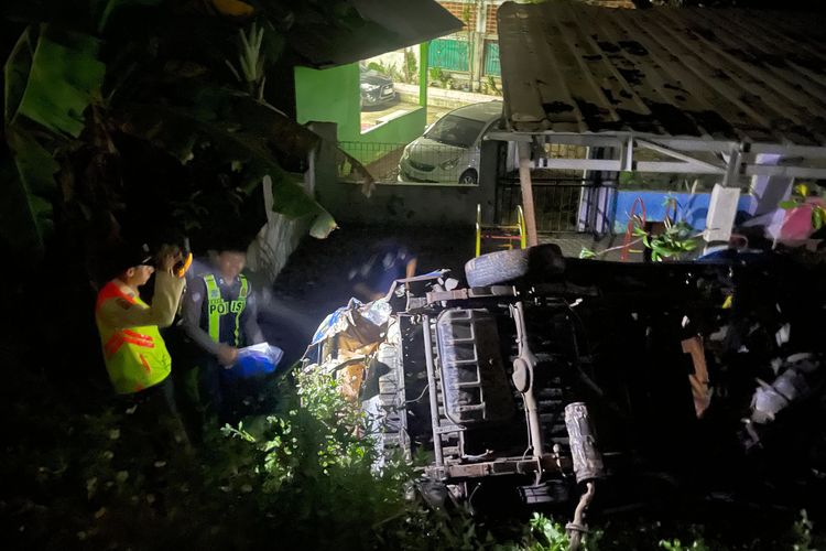 Angkot Tersambar Kereta di Perlintasan Karanggan Bogor, Sopir Luka Berat lalu Meninggal