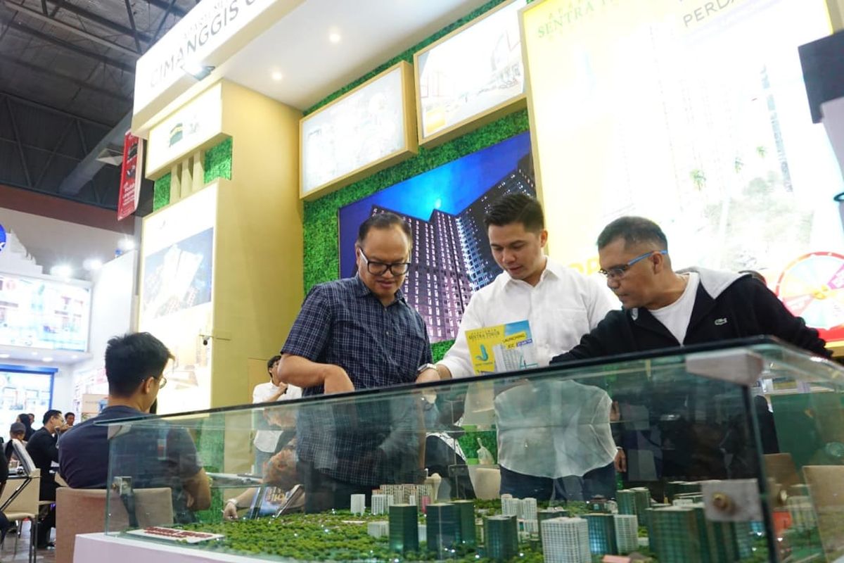 PT Bakrieland Development Tbk melalui anak usaha PT Bakrie Pangripta Loka merilis Jade Tower sebagai bagian dari pengembangan Sentra Timur Residence. Tampak dalam gambar stand Sentra Timur residence di Indonesia Properti Expo 2019, JCC Senayan yang berlangsung 27 Juli hingga 10 hari ke depan.