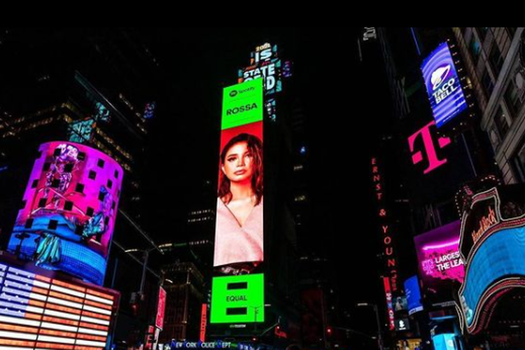 Wajah Rossa terpasang di Times Square New York