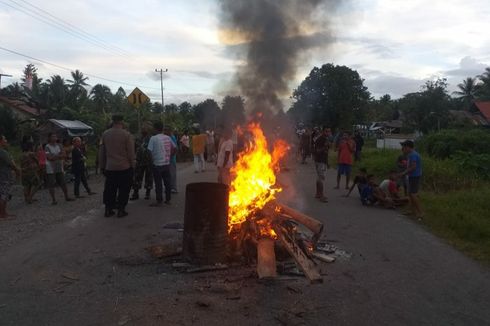 Penjelasan Kepala Desa soal Penyebab Keluarga Jenazah Pasien Covid-19 Blokade Jalan di Maluku