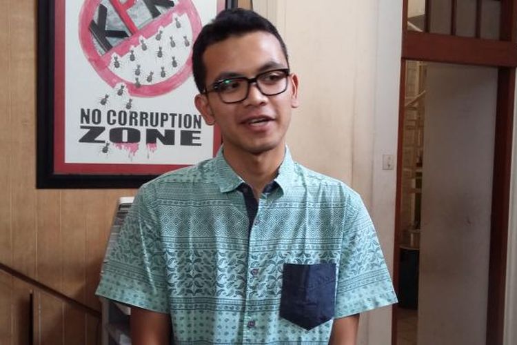 Peneliti Pusat Studi Hukum dan Kebijakan (PSHK) Miko Ginting, saat ditemui di Sekretariat ICW, Jakarta Selatan, Rabu (2/9/2015).