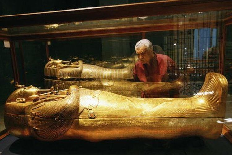 Cuando el Dr. Hawass, Tutankhamon vio el cofre.