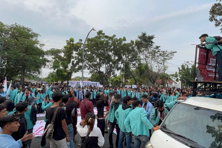 Demonstrasi Mahasiswa di Solo: Evaluasi MBG Hari Ini Hanya Formalitas!