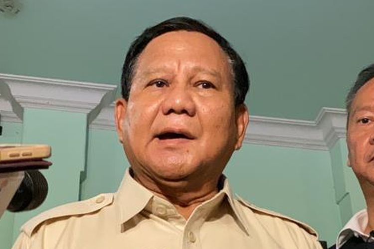 Bakal capres dari Koalisi Indonesia Maju Prabowo Subianto saat ditemui di Posko Pemilih Prabowo-Gibran, Gunawarman, Jakarta Selatan, Senin (30/10/2023). 