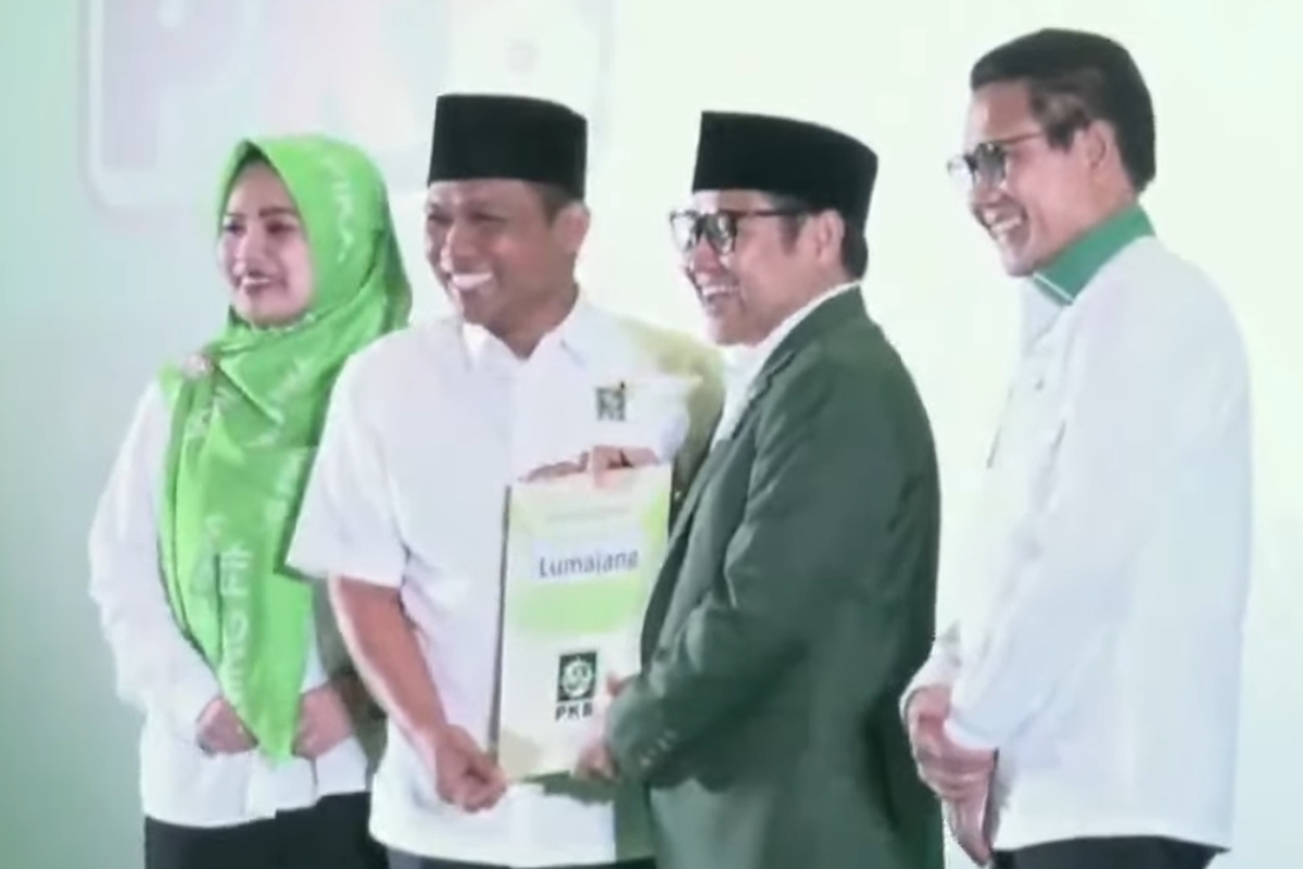 Tangkapan layar youtube KompasTv pemberian Rekomendasi PKB untuk Cak Thoriq dan Ning Fika di  Pilkada Lumajang