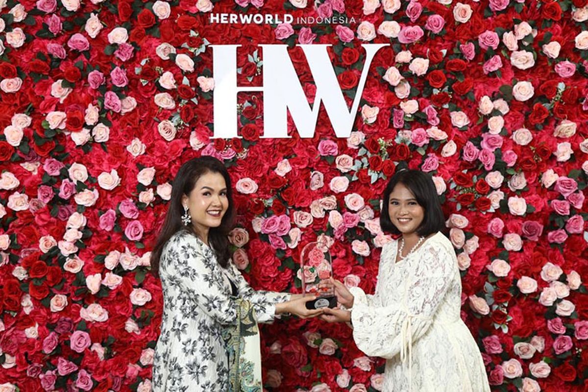 Desy Masri dan Aprishi Allita dalam acara Women Of The Year 2020. (Dok. Her World Indonesia)