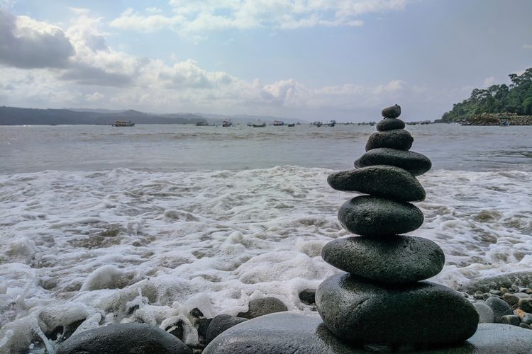 Pantai Klatak di Tulungagung, Jawa Timur.