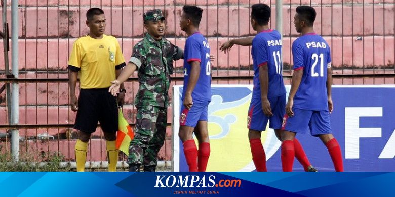 Jumlah hakim garis pada pertandingan sepak bola adalah