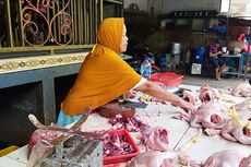 Harga Daging Ayam di Pasar Kramatjati Naik Jelang Bulan Puasa